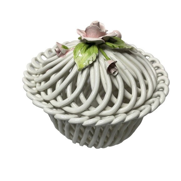 Capodimon Other - Vintage Capodimonte Woven Lattice Porcelain Basket w Lid Rose Design 6" high